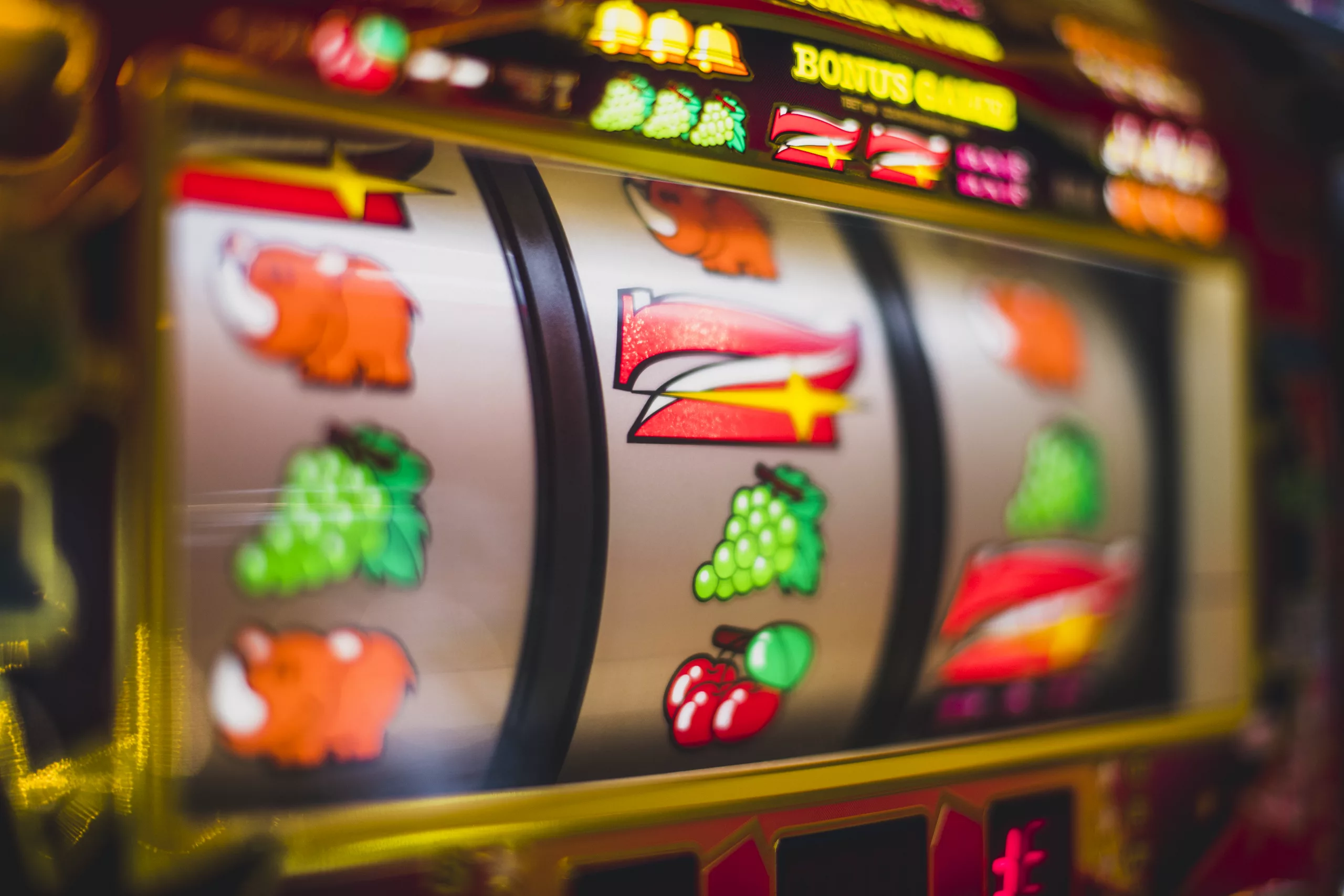 Een slotmachine in een casino