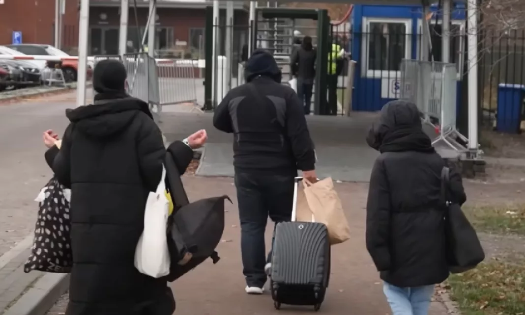Asielzoekers melden zich bij Ter Apel