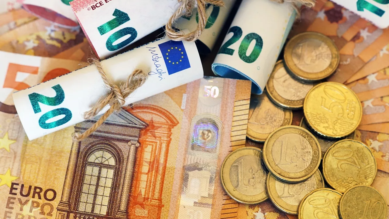 Afbeelding van eurobiljetten en euromunten
