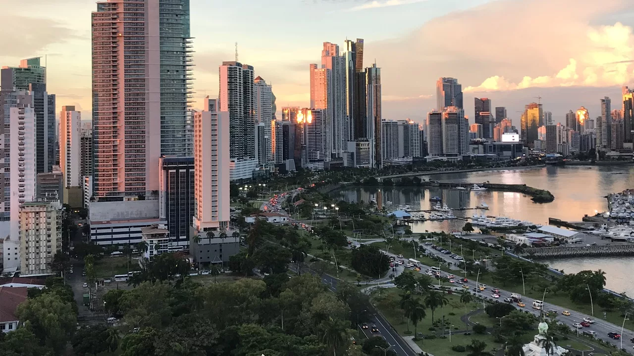 Een uitzicht over Panama City